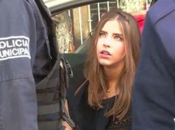 La imagen de la chica luego de ser detenida por la policía. ESPECIAL /