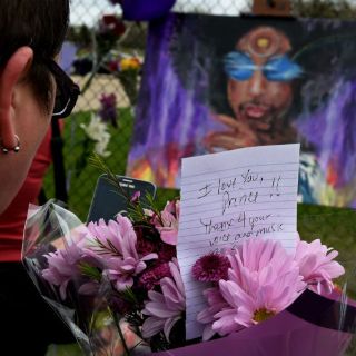 Concluye autopsia de Prince; resultados tardarán semanas