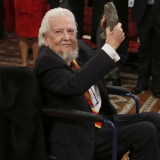 Peña Nieto felicita a Del Paso por Premio Cervantes