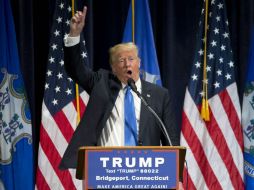 ''¿No les parece genial que yo no sea uno de esos que leen sus discursos en una pantalla?'', dijo el magnate. AP / M. Dwyer