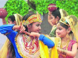 Los diversos grupos étnicos que habitan la India lo convierten en uno de los países más ricos a nivel cultural. AP / ARCHIVO