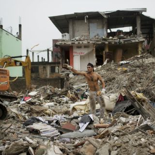 Ecuador pagará a familias que acojan a damnificados del sismo