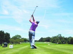 Ricky Barnes. El estadounidense en su tiro de salida del hoyo ocho en la tercera ronda del Valero Texas Open. EFE /