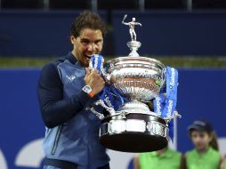 Gana su título 49 en tierra batida e iguala el récord del argentino Guillermo Vilas. EFE / T. Albir