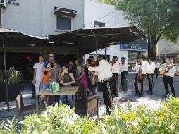 A lo largo del día, los mariacheros irán desfilando por todos los negocios repartidos en las nueve cuadras. ESPECIAL / Gobierno de Guadalajara