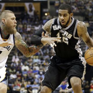 San Antonio gana serie a Memphis