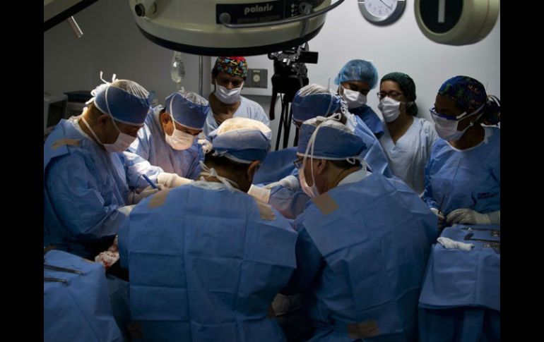 Esto supone que los portadores del VIH pueden declararse posibles donantes de órganos. AFP / ARCHIVO