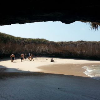 Con estrictos controles, reabrirán Islas Marietas en tres meses