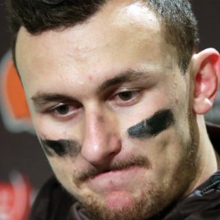 Johnny Manziel es acusado de violencia doméstica