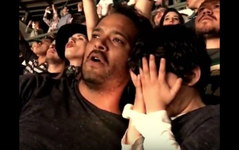 En el video, el pequeño luce visiblemente conmovido mientras sonaba ''Fix You''. YOUTUBE / L. Vasquez
