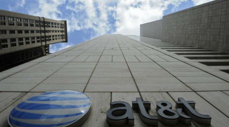 Los ingresos totales por servicios de red móvil de AT&T en el país ascendieron en estos tres meses a 537 MDD. EFE / ARCHIVO