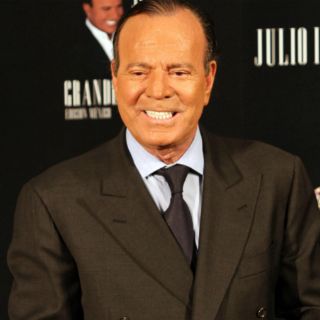 Julio Iglesias pospone concierto en Miami por salud