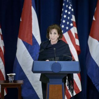 Logran acuerdo para confirmar a Jacobson como embajadora