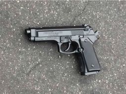 El comisionado menciona que se percató de la réplica después de los hechos, no pudo decir de inmediato si era real o no. FACEBOOK / Baltimore Police Department