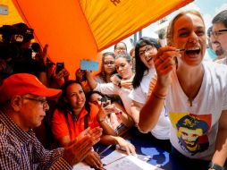 Se realizó hoy la primera jornada de recolección de firmas, la cual juntó casi 200 mil. AFP / F. Parra