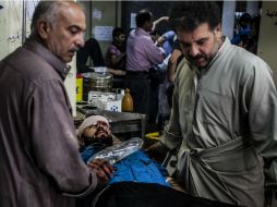 Los médicos sólo cuentan con lo básico para realizar sus labores. EFE / ARCHIVO