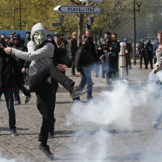 Franceses nuevamente protestan contra reforma laboral