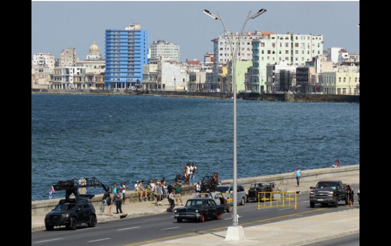 Varios cubanos esperan que en el futuro estas grabaciones se traduzcan en empleos y traigan progreso. EFE / R. Pujol