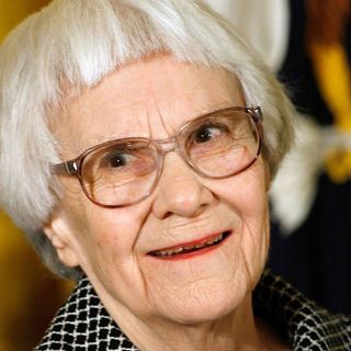 Biógrafo de Harper Lee descubre artículo inédito