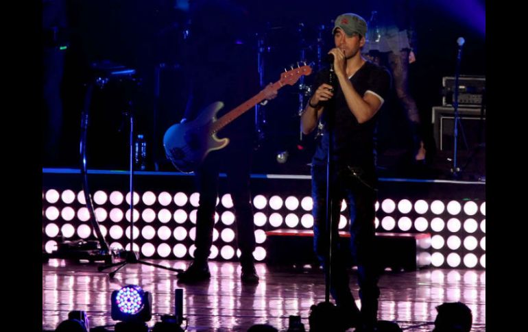 Nicky Jam e Iglesias recibieron seis premios por su trabajo en colaboración por 'El Perdón'. SUN / V. Rosas