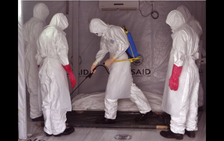 El hallazgo sugiere que existe el riesgo del resurgimiendo del virus incluso después de que el brote se dé por terminado. AP / ARCHIVO