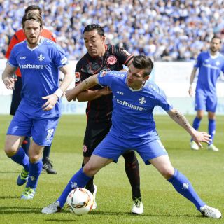 Con Marco Fabián, Frankfurt respira en Bundesliga