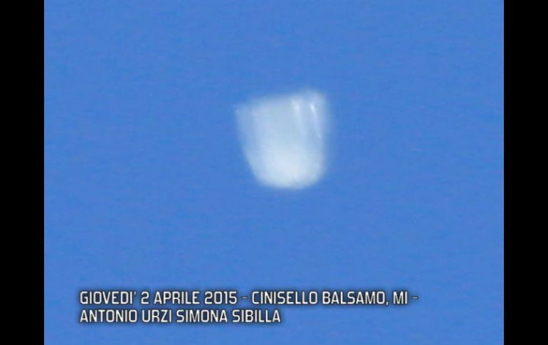 Con su cámara de video, Urzi capta las imágenes más impatctantes de objetos desconocidos. FACEBOOK / urzisibillaofficial