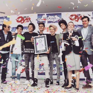 CD9 logra Récord Guinness en firma de autógrafos