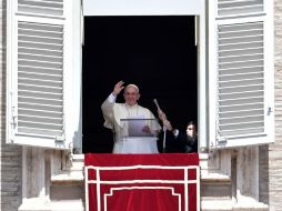 El Papa habla ante una multitud que se congregó en la Plaza de San Pedro tras el rezo del 'Regina Coeli' dominical. AFP / T. Fabi