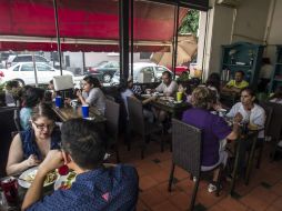 Lugares establecidos como restaurantes, hoteles y tiendas de conveniencia representan una industria millonaria. EL INFORMADOR / ARCHIVO