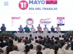 Autoridades de Gobierno, la CROC, la CTM y la CROM realizaron un evento conmemorativo del Día del Trabajo en la Expo. EL INFORMADOR / F. Atilano
