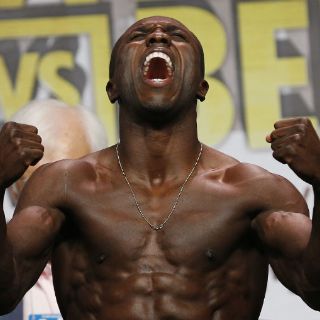 Mayweather abre las puertas a un posible regreso