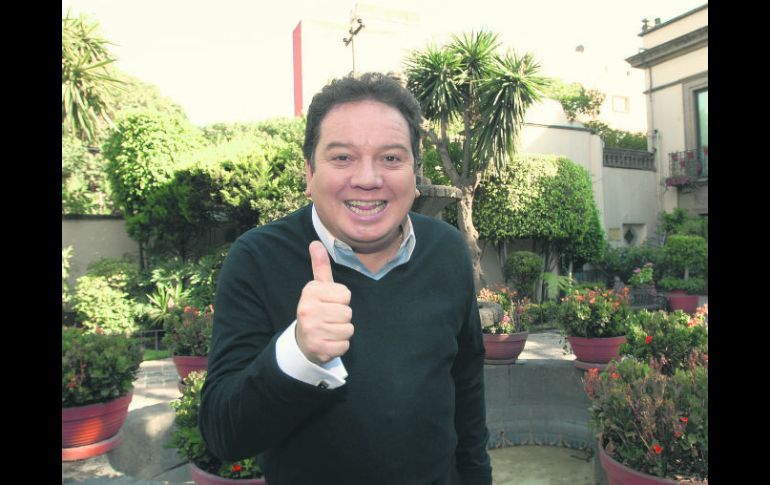 El artista cuenta con un tema que deleitará a las jefas del hogar, bajo su propia interpretación de 'Señora'. NTX /