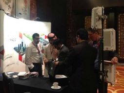 El equipo de Omoco permiten conectar hasta 300 usuarios en su versión más sencilla y se puede transportar en una mochila. FACEBOOK / omocogsm