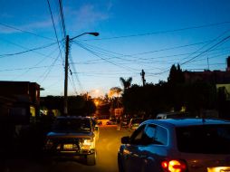 El ayuntamiento adjudicó el apagado de luminarias a problemas con las líneas de sistemas de cable. EL INFORMADOR / P. Franco