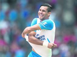 El paraguayo Jorge Benítez, del Cruz Azul, festeja el gol del triunfo de ayer ante el Toluca. MEXSPORT /