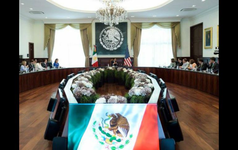 La reunión entre Peña Nieto y los legisladores ocurrió en Los Pinos. TWITTER / @PresidenciaMX