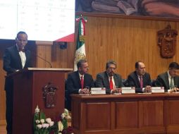 Héctor Raúl Pérez Gómez, director de hospitales civiles, durante su informe de actividades 2013-2016. TWITTER / @HospitalCivil