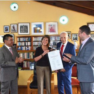 Entregan a Sergio Pitol el Premio Alfonso Reyes