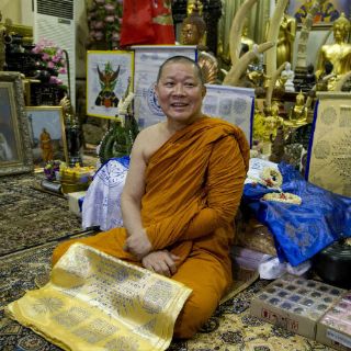 Monje budista 'bendice' al Leicester para la próxima Champions