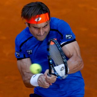 Ferrer sufre, pero avanza en Masters de Madrid