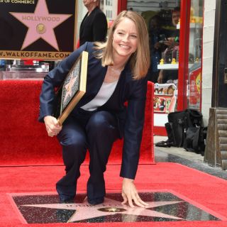 Jodie Foster devela su estrella en el Paseo de la Fama