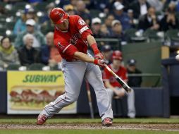 Trout fue efectivo con el bat ante los Cerveceros. EFE / D.Buell