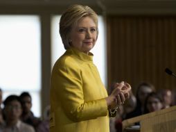 Clinton reconoció que habría sido más inteligente usar una cuenta oficial y entregó 55 mil páginas de correos al Estado. AP / ARCHIVO