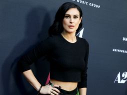 Fotógrafos afirman que el retoque fue sólo para resolver una distorsión por el lente usado y no para modificar la cara. AP / R. Fury