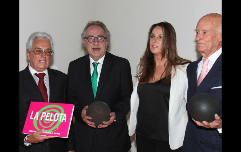 El libro fue editado por la cooperativa española La Joplin y se encuentran ediciones en español e inglés. EFE / M. Guzmán