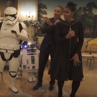 Barack y Michelle Obama bailan con personajes de 'Star Wars'