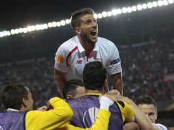 Los jugadores del Sevilla festejan el pase a la final de la Europa League. EFE / J.Muñoz