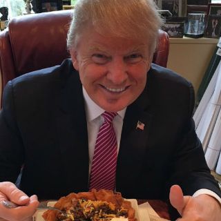 Trump festeja el 5 de Mayo con 'bowl de taco'