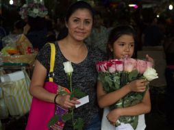 Los obsequios preferidos para las mamás son ropa, flores, chocolates, perfumes, joyas y celulares. NTX / ARCHIVO